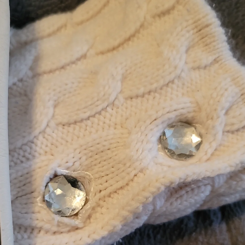 Cozy Juicy Couture off white/cream Knit Button Boots - Picture 6 of 6